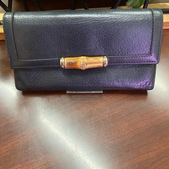 Gucci Elegant Black Leather Clutch with Bamboo Accent - Picture 1 of 12